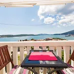Stil - Two Bedroom With Balcony And Sea View 203 President 公寓 特罗吉尔
