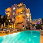 Stil - Two Bedroom With Balcony And Sea View 203 President 特罗吉尔