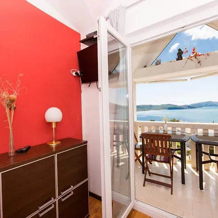 Stil - Two Bedroom With Balcony And Sea View 203 President Apartment Trogir