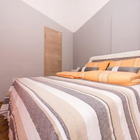 Stil - Two Bedroom With Balcony And Sea View 203 President Apartment