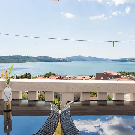 Stil - Two Bedroom With Balcony And Sea View 203 President Apartment *