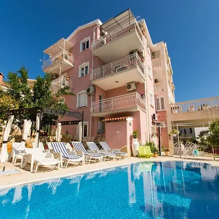 Stil - Two Bedroom With Balcony And Sea View 203 President